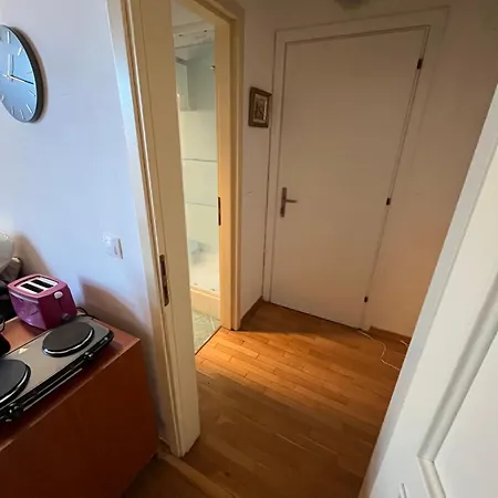 The Moon Apartment, Old Town Apartment *